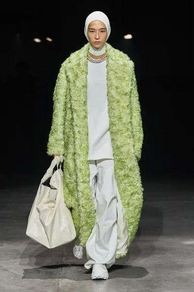 Look 19